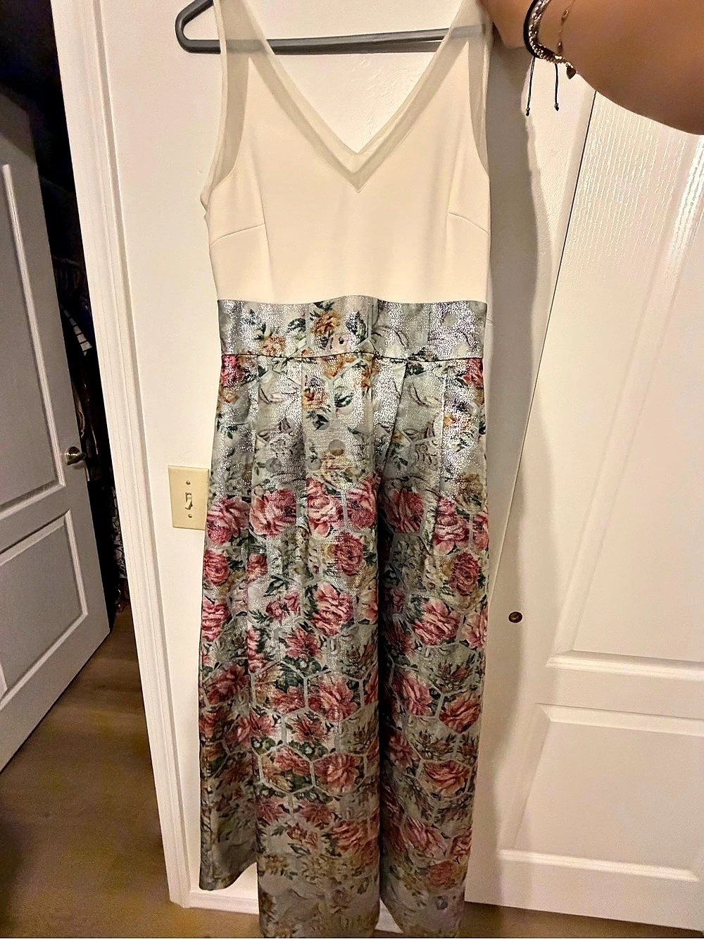 Ted Baker cream and metallic floral maxi dress featuring a soft V-neck bodice Si